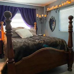 Phantom History House Castle Bed & Breakfast Oldsmar